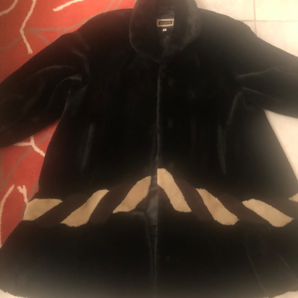 Vintage warm and unique faux furn winter coat - Picture 3 of 6